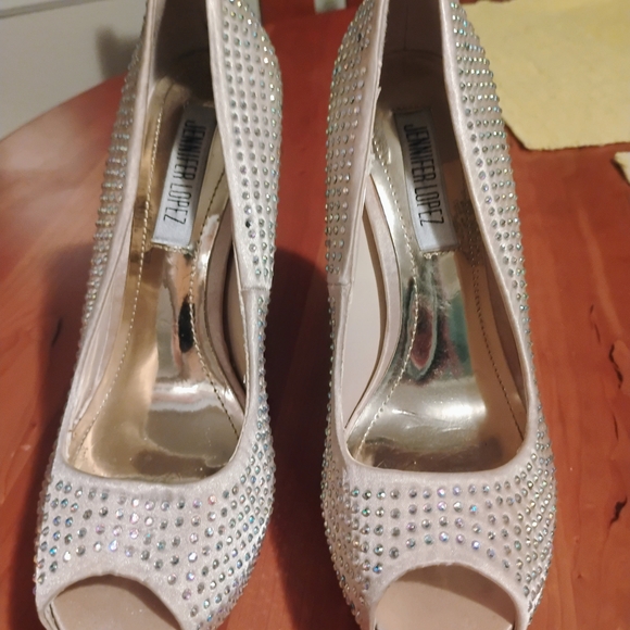 Jennifer Lopez Glittering Silver Heels - Picture 1 of 3